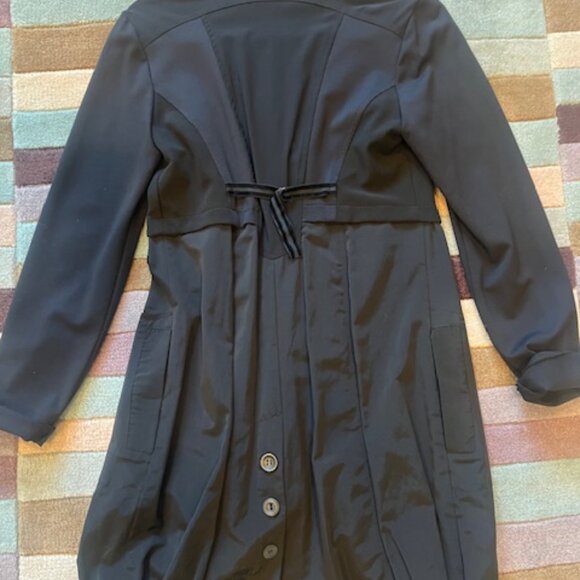 French Designed, Black Coat with Pleated Balloon Bottom, Size 3, - Picture 7 of 9